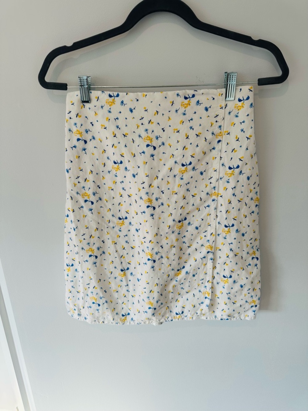 Ann Taylor White Mini Skirt with Blue and Yellow Floral Print